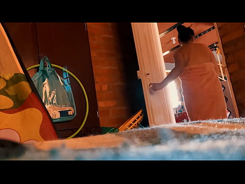 ❤️ Амакам аз паси ман ба душ меояд, вақте ки ман душ мегирам, ӯ маро трахтор мекунад. Суперпорно дар мо ❌️